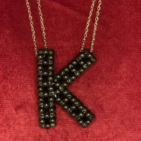 تعليقة سيارة بحرف K